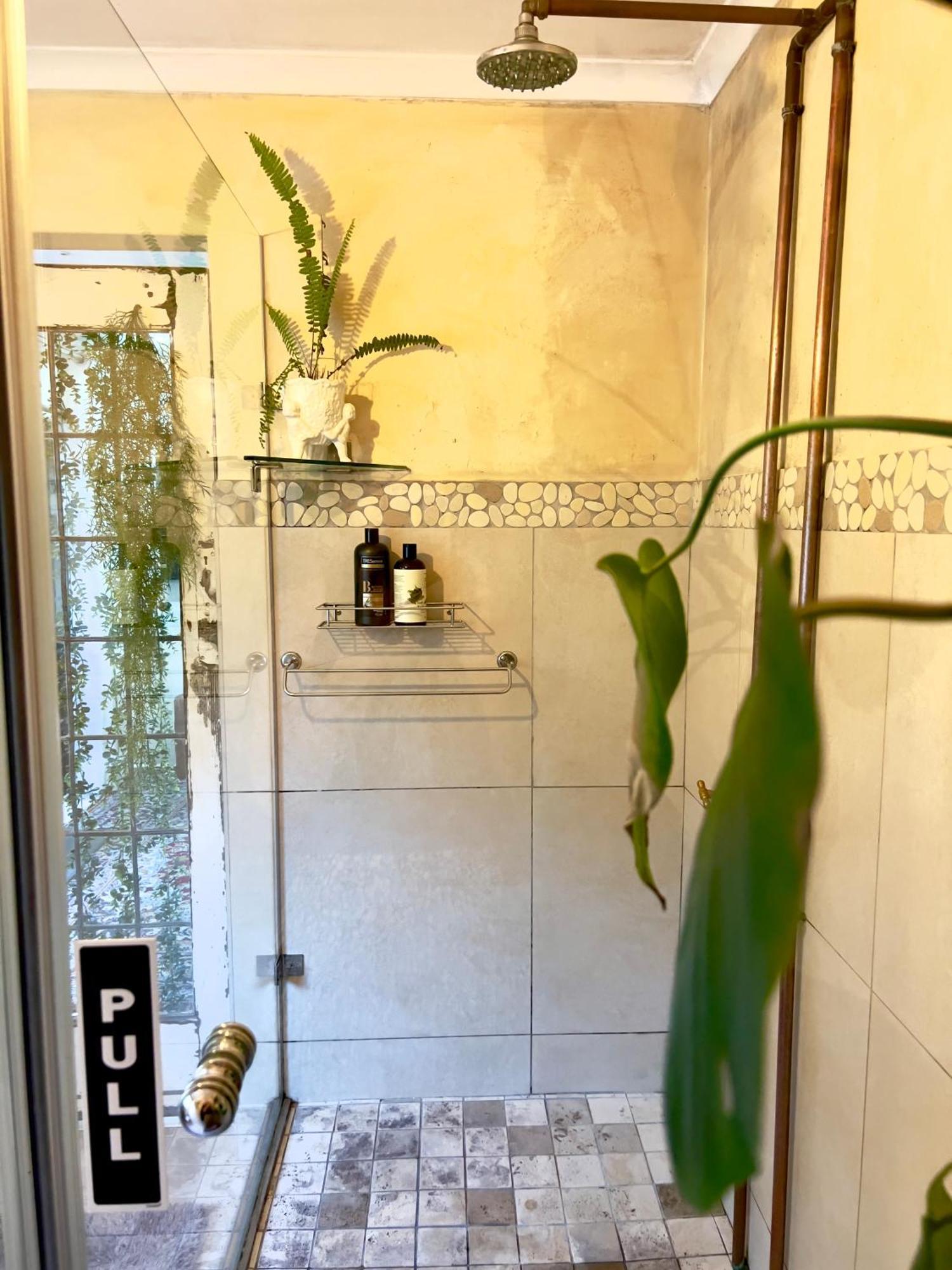 Art-Inspired Bedroom Close To Cbd Mossel Bay Extérieur photo