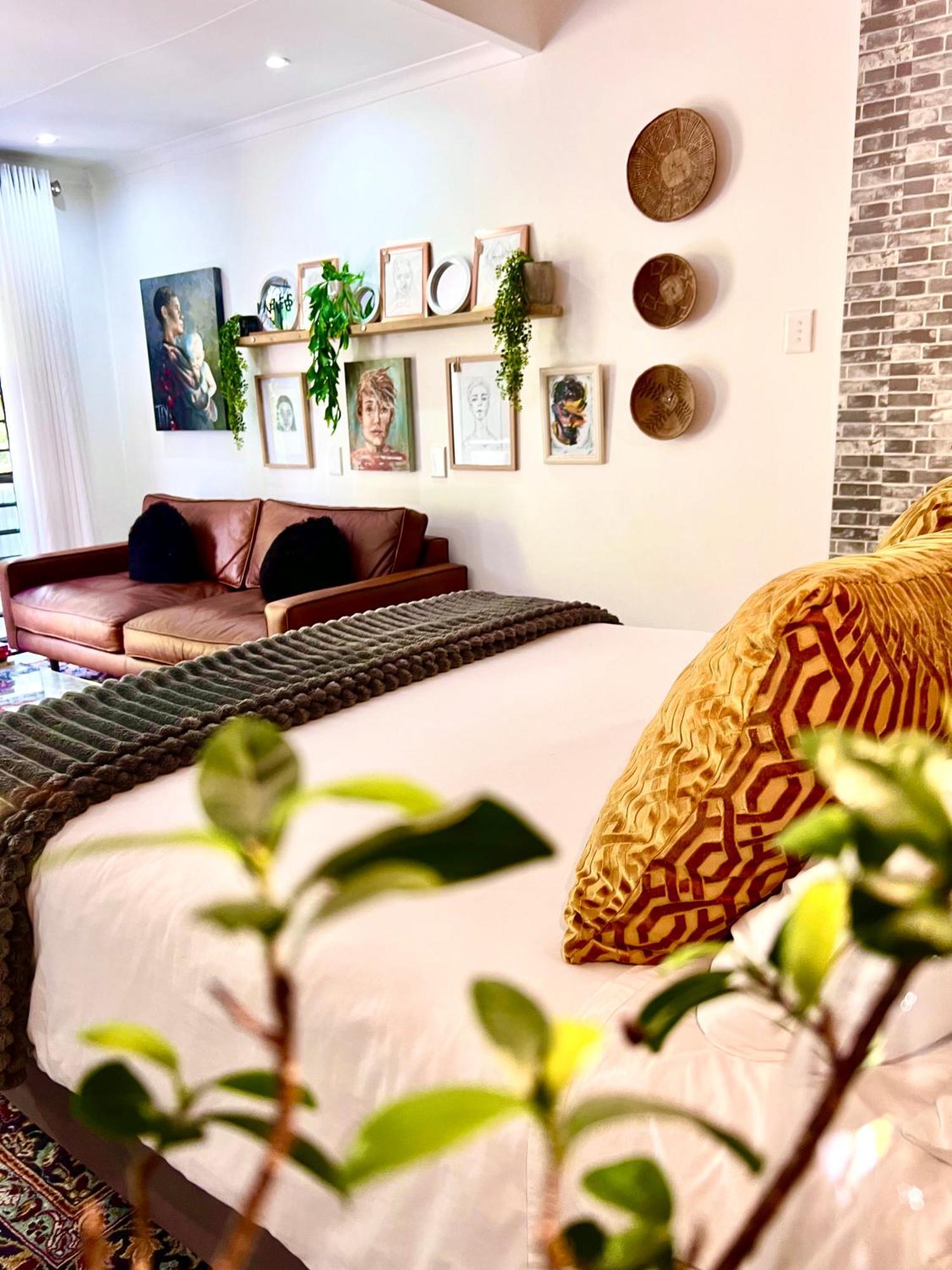 Art-Inspired Bedroom Close To Cbd Mossel Bay Extérieur photo